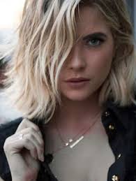 Once your hair is dry begin wrapping 1 inch sections of your hair around a styling wand. Pin On Pretty Little Liars