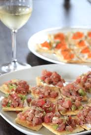 Tatar Vom Thunfisch Ein Asiatisch Angehauchtes Happchen Zum Aperitif Thunfisch Tatar Tartar Rezept Vorspeisen Rezepte
