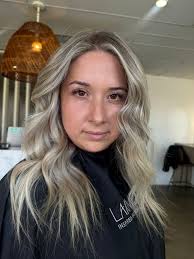 Hey everyone! Looking for a model for partial foils next Thursday the 13th  of March at 3:30PM💕 Includes: Foils, Toner if needed, wash and blowdry  Where: 5 Kingsmore Blvd Reedy Creek (MINOGUE