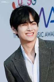 A place for fans of v (bts) to view, download, share, and discuss their favorite images, icons, photos and wallpapers. Armys Feel Incredibly Weak In The Knees Because Of Bts S V S Adorable Smile Here Are 15 Receipts Your Honor Koreaboo
