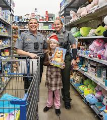 Jeffco Shop with Cop brighten Christmas for hundreds of kids
