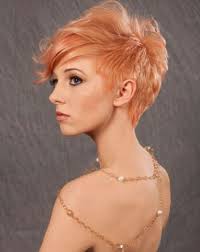 Scalati, sfilati, con ciuffo lungo, rasature e frangia, ecco i tagli capelli corti 2022 primavera estate di tendenza in 130 immagini e idee. Tagli Capelli Corti Donna Con Ciuffo Lungo 2014