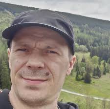 Zwycięską fotką życzymy Wam dobrej nocy 💫☺️ A nasi siatkarze przesyłają  szczególne pozdrowienia Kamilowi Szymurze, który dziś nie mógł pojawić się  na parkiecie 💛🖤