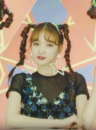 Onda S Fashion In Everglow S Bon Bon Chocolat Mv Look 1 Codipop Onda Bon Bons Celebrities