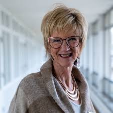 Loretta Pirtle's Instagram, Twitter & Facebook