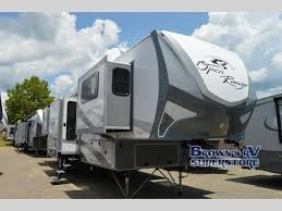 There are so many perks of it can tow a 5th wheel weighing up to 13,400 pounds without any difficulty. Highland Ridge Open Range Rvs Top Of Line Luxury