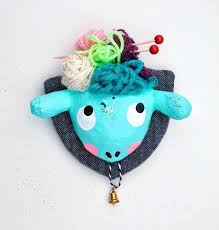 Ahnliche Artikel Wie Kinderzimmer Wandobjekt Tierkopf Schaf In Hellturkis Pappmache Auf Etsy Colorful Wool Crafts Light Turquoise