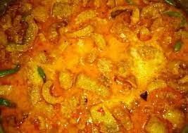 Sambel goreng kentang krecek 500 gr kentang 100 gr cabai merah 150 gr kacang tholo 50 gr krupuk krecek 9 btr kemiri 5 siung bwg merah 7 siung bwg. Cara Mudah Mengolah Sayur Krecek Sederhana Yang Bikin Ketagihan Resep Enyak
