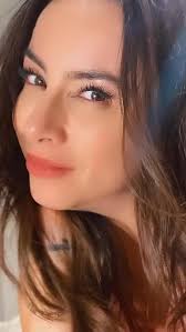 ¿Qué dice tu mirada? Date tiempo de observarte y amarte y confiar en la  hermosa vida… ✨💛