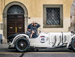 The organizers of mille miglia announced the start of accepting applications for the most beautiful road race in the world, which will last until january 18, 2021 next year. Mille Miglia Das Buch Zum Legendaren Oldtimer Rennen Manager Magazin