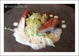 Kaninchenrucken Im Parmaschinkenmantel Auf Spitzkohl Mit Proseccoschaumsauce Ines Kocht Www Ineskocht De Rezept H Spitzkohl Food Design Lebensmittel Essen