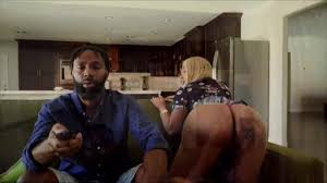 Busty Milf Julia Ann makes Foot Boy Lick Her Feet- أمهات بصدور ضخمة تثير الشهوة