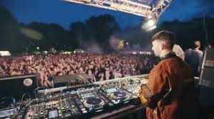 Nothing is mandatory, everything is possible. Verknipt Festival 2021 Tickets Line Up 12 Juni Cute766