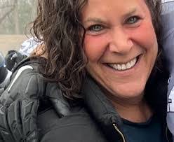 Ellen Cyr's Instagram, Twitter & Facebook