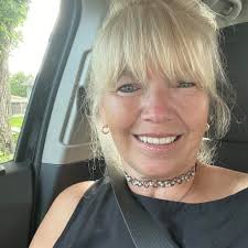 Recommendations for a beauty salon that specializes in senior hairstyles at  a reasonable price. Need to get a cut and color. Preferably Illinois side.