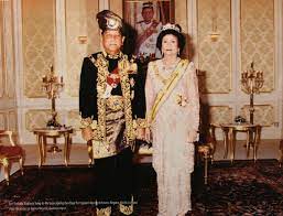 Malaysia hari ini merupakan sebuah rancangan bual bicara yang padat dengan pelbagai informasi menarik berkenaan hal. Berkas Hrh Tuanku Ja Afar Yang Di Pertuan Agong Of Malaysia And His Wife Tuanku Najiha Raja Permaisuri Agong Of Malaysia Istana Negara Kuala Lumpur Tuanku Ja Afar Royal Gallery Jpg Wikipedia Bahasa Indonesia Ensiklopedia Bebas