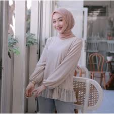 Awalnya, blouse sendiri dipakai oleh para wanita karena modelnya yang menarik. Harga Atasan Modern Terbaik Atasan Muslim Wanita Fashion Muslim Juni 2021 Shopee Indonesia
