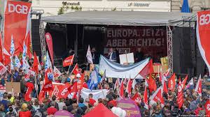 Die aktionen vor ort ebenso wie der livestream werden am 1. German May Day Protests Draw Tens Of Thousands To The Streets News Dw 01 05 2019