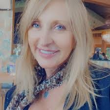 Julie Lemke's Instagram, Twitter & Facebook