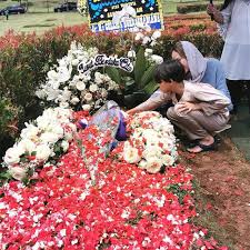 Selain cantik, setiap bunga juga memiliki karakternya sendiri. 6 Momen Haru Bunga Citra Lestari Dan Noah Kembali Ziarah Ke Makam Ashraf Sinclair Hot Liputan6 Com