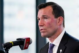 Challenge accepted: Richardson steps in as Blackhawks coach