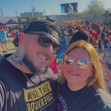 Great comfy bench. use for shoulders, chest, core, back. Will deliver from  Sahuarita. Dog not included!