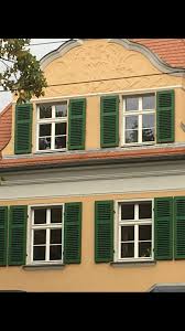 Fensterladen In Holz Grun Oberflachenbehandelt Haus Aussen Hausfassade Fenster