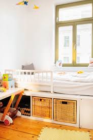 Montessori Kinderzimmer Einrichten Kleinkind 2 3 Jahre The Krauts In 2020 Kinder Zimmer Kinderzimmer Einrichten Junge Kleinkind Zimmer