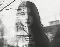 聖嚴法師 108 自在語】(第一集) 船過水無痕，鳥飛不留影，成敗得失都 不會引起心情的波動，那就是自在解脫 的大智慧。 108 Adages of  Wisdom, Part I Boat passes, wake disappears; bird flies, shadow departs.  Gain or lose, succeed or fail