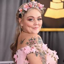 Her mom is a former model named london king. Elle King Got Engaged On Her Birthday And Her Massive Ring Is A Sight To Behold