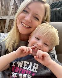 Happy Veterans Day to all service members and their families, too! 🇺🇸 .  If you're looking for a way to give back today, please consider supporting  a military-owned small business (and getting