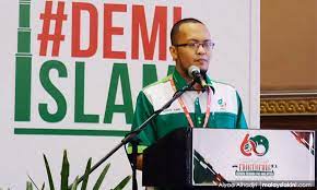 Zamri vinoth kalimuthu with dr zakir naik on right ok, back on issue, wakakaka. Malaysiakini Perlis Pas Youth Hurt By Presence Of Zakir Naik Student