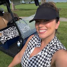 Hello! My name is Sophia and I am interested in becoming Mimosa'a "it  girl!" I am am 13 years old, and quite tall, 5'8 to be exact. I've spent my  whole life