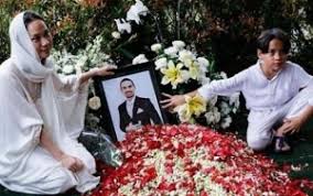 Adik bungsu ashraf sinclair, adam sinclair, tak bisa menutupi kesedihannya kala mendengar singel baru dari bunga citra lestari atau bcl. Adik Adik Ashraf Sinclair Janji Jaga Bunga Citra Lestari Dan Noah