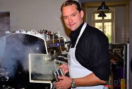 Bekannt wurde er als benny beimer in der kultserie lindenstraße. Schauspieler Christian Kahrmann Muss Sein Cafe Am Prenzl Berg Dicht Machen