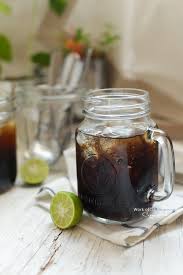 Salah satu yang terus bertahan adalah es cincau. Grass Jelly Ice Es Cincau Sirup Pandan