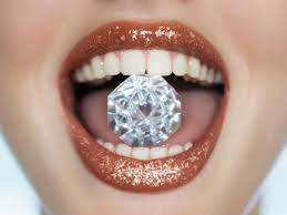 Blanchiment Des Dents Attention Aux Risques Comment Ca Marche Femme Actuelle Le Mag