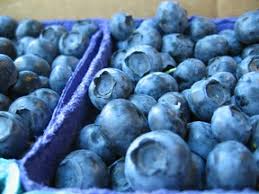 For those who may prefer weighted food options, a ½ cup of fresh blueberries is roughly equivalent to 75 grams or 2.6 ounces. How Much Does A Pint Of Blueberries Weigh