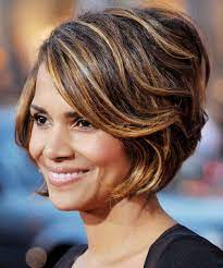 The Most Iconic Angled Bob Haircuts Of All Time Halle Berry From Instyle Com Cabelo Curto Cabelo Beleza