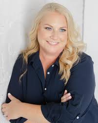 Laura Witherow's Instagram, Twitter & Facebook