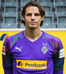 Ein keeper, der hält, was er verspricht und weiter denkt, als er auskickt. Yann Sommer 2010 2011 Torwart Fussballdaten