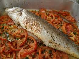 Poisson Bar Au Four Facon Portugaise Peixe No Forno A Portuguesa Terre Et Mar Cuisine Portugaise Bar Au Four Poisson