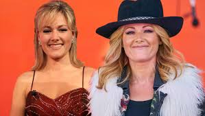 Creative illustrator and graphic designer with more than 10 years of experience. Durch Die Jahre Mit Helene Fischer Ihre Unglaubliche Transformation