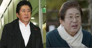 배우 김용건(76)이 39살 연하의 여성 a씨(37)에게 낙태 강요 미수 등의 혐의로 고소 당한 가운데, 아들인 배우 하정우의 반응에 관심이 쏠리고 있다. 5aemappcuxzoam