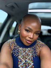 Not everyone can pull off a bald look hey.... how does she look🔥🤩