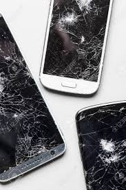 Busque una pantalla de repuesto. Rompio La Pantalla Rota Rota De Un Telefono Movil Inteligente Fotos Retratos Imagenes Y Fotografia De Archivo Libres De Derecho Image 92312442