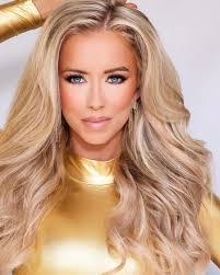 Janice Pettit's Instagram, Twitter & Facebook