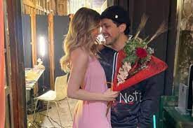 Christian nodal confirmó a través de sus redes sociales que él y belinda se comprometieron. Que Viva El Amor Christian Nodal Y Belinda Se Comprometieron En Un Romantico Lugar Ahora Argentina