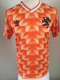 Bent u op zoek naar het ek 88 shirt waar het nederlands elftal zijn grootste succes tot nu toe haalde, europees kampioen in 1988? Purchase Ek 88 Shirt Adidas