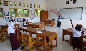 Jul 15, 2019 · kali ini akan dibahas mengenai contoh yel yel mos lucu, kreatif, semangat dan keren. Bangkitkan Semangat Siswa Dengan The Power Of Yel Yel Republika Online